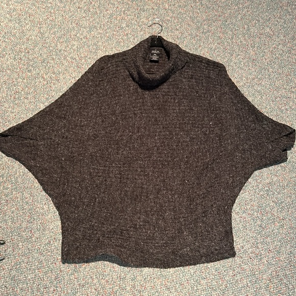 Ladies Short sleeve Dolman style sweater oversized Medium - Picture 9 of 9